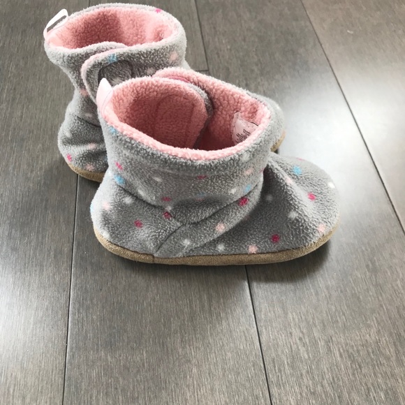 Old navy toddler dotted slippers! - Picture 4 of 4